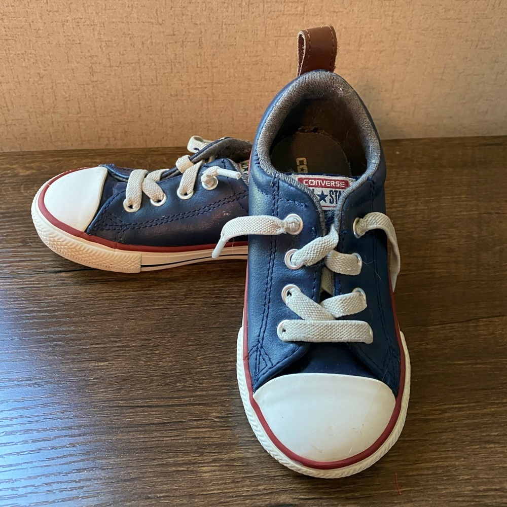 Toddler Boys converse size 8